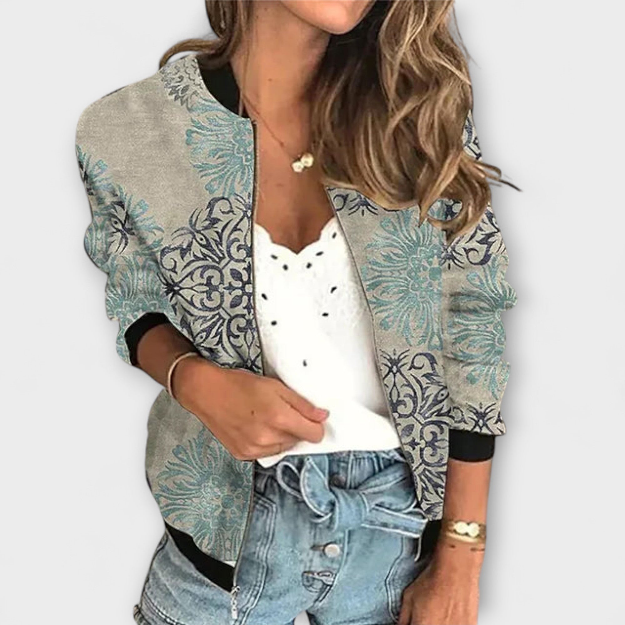 Vitória | Cipzáros Kabát" can be rewritten as "Vitória | Zippered Coat.